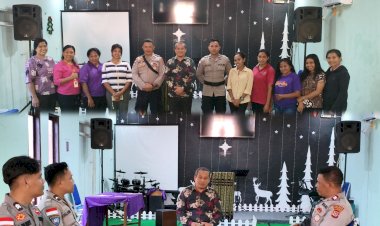 Humanis-dan-Edukatif,-Sat-Binmas-Polres-Sabu-Raijua-Hadir-Berikan-Pembinaan-Kamtibmas-kepada-Jemaat-GKKI-Desa-Keliha