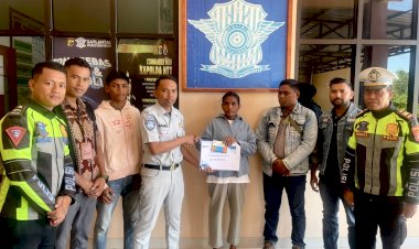 Santunan-Duka-Korban-Kecelakaan-Diserahkan,-Wujud-Nyata-Pelayanan-Sat-Lantas-Polres-Sabu-Raijua-dan-Jasa-Raharja