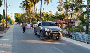 Polisi-Hadir-di-Tengah-Semarak-HUT-ke-73-SMPN-1-Sabu-Barat,-Jalan-Santai-Berlangsung-Aman-dan-Lancar