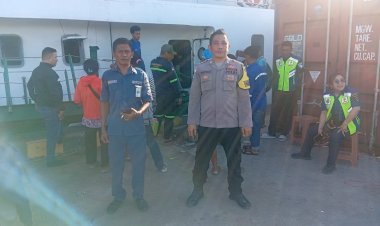 35-Penumpang-dan-5-Kendaraan-Berlayar,-Polisi-Pastikan-Sabuk-Nusantara-49-Aman-Bertolak