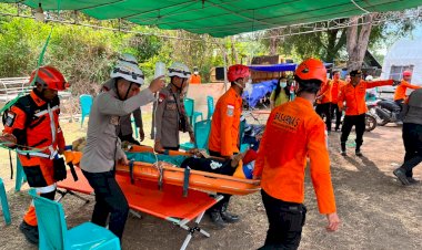 *Hari-Ke-6-Pascagempa,-Polri-Terus-Bergerak:-Brimob-dan-Bantuan-Logistik-Konsisten-Dikirim-ke-NTT*