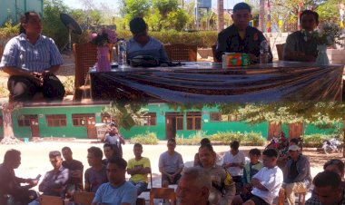 Duduk-Satu-Meja,-Polisi-dan-Suku-Natie-Cari-Jalan-Keluar-Status-Lahan-SDN-Eilode.