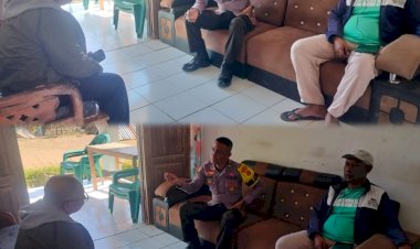 Bhabinkamtibmas-Sambangi-SD-Negeri-Gurimonearu,-Dukung-Program-Polri-Peduli-Pendidikan