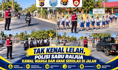 Tak-Kenal-Lelah,-Polisi-Sabu-Raijua-Kawal-Warga-dan-Anak-Sekolah-di-Jalan