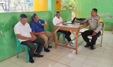 Polisi-Sambangi-Warga-Tanajawa,-Ingatkan-Bahaya-Judi-dan-Miras-serta-Kenalkan-Layanan-110