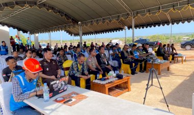 Kapolres-Sabu-Raijua-Hadiri-Peresmian-Pembangkit-Listrik-Hybrid-PLTD-dan-PLTS-Eilode,-Dukung-Penguatan-Energi-di-Wilayah-Kepulauan