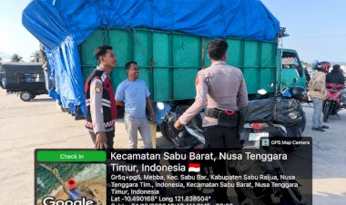 Patroli-Presisi-Polres-Sabu-Raijua-Sambangi-Pelabuhan-Seba,-Sopir-dan-Nelayan-Diberi-Imbauan-Keselamatan