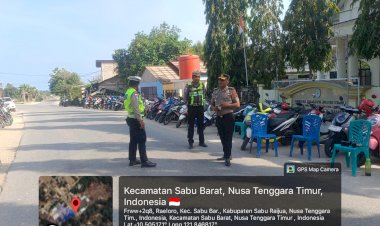 Wujudkan-Ibadah-Aman-dan-Nyaman,-Kapolres-Sabu-Raijua-Bersama-Sat-Lantas-Hadir-di-Gereja-Yeruel-Seba-Kota