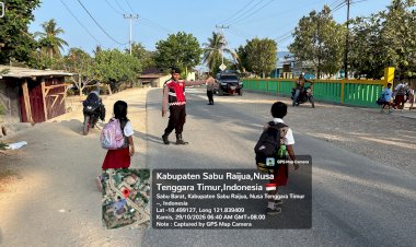 Wujudkan-Ruang-Publik-Aman,-Sat-Samapta-Polres-Sabu-Raijua-Hadir-Jaga-Keselamatan-Pengguna-Jalan