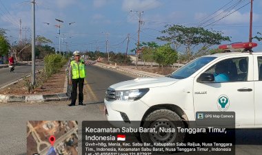 Saat-Masyarakat-Memulai-Aktivitas,-Polisi-Hadir-Menjaga-Keselamatan-di-Jalan
