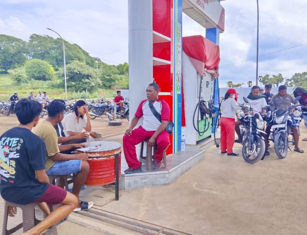 Bhabinkamtibmas Polsek Sabu Timur Laksanakan Patroli Sambang dan Monitoring Pelayanan BBM di SPBU Liae