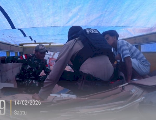 Pengamanan keberangkatan kapal Ferry Cakalang II di pelabuhan laut Biu Sabu Timur Sabu Raijua.
