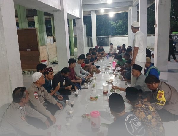 Kapolsek Sabu Barat Laksanakan Safari Ramadhan di Masjid An-Nuur Seba