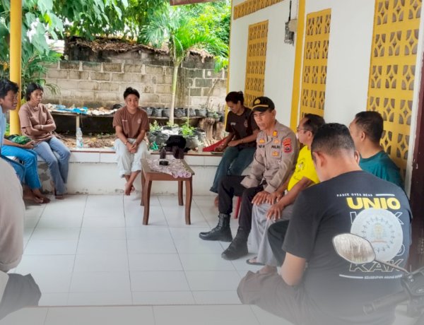 Kapolsek Sabu Barat Sambang ke Tokoh Agama Katolik, Pererat Silaturahmi dan Jaga Kamtibmas