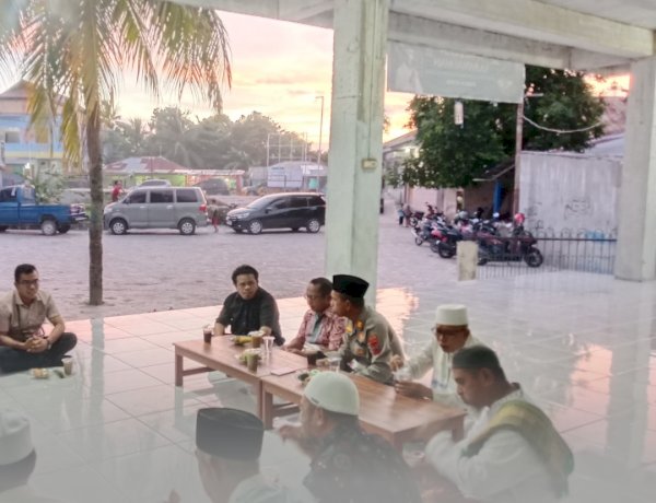 Buka Bersama di Masjid An-Nur: Kapolsek Sabu Barat Pererat Silaturahmi dengan Masyarakat dalam Safari Ramadan