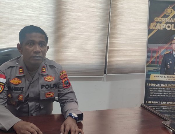Kasat Samapta Polres Sabu Raijua Imbau Warga Waspada di Pelabuhan Seba di Tengah Cuaca Tak Menentu