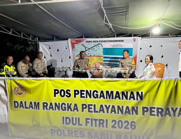 Kapolres Sabu Raijua melaksanakan pengecekan pos pengamanan bundaran Menia.