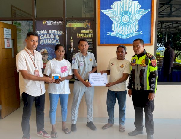 Polres Sabu Raijua Serahkan Santunan kepada Ahli Waris Korban Kecelakaan Lalu Lintas