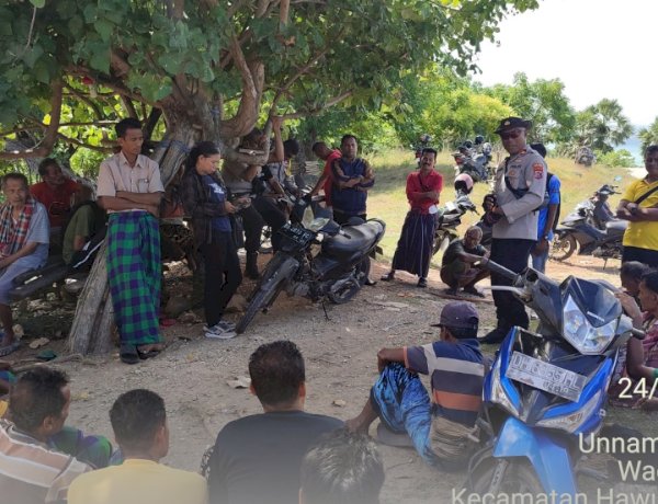 Kapolsek Hawu Mehara Mediasi Sengketa Tanah di Desa Ledeae, Serahkan Penyelesaian ke Kepala Suku