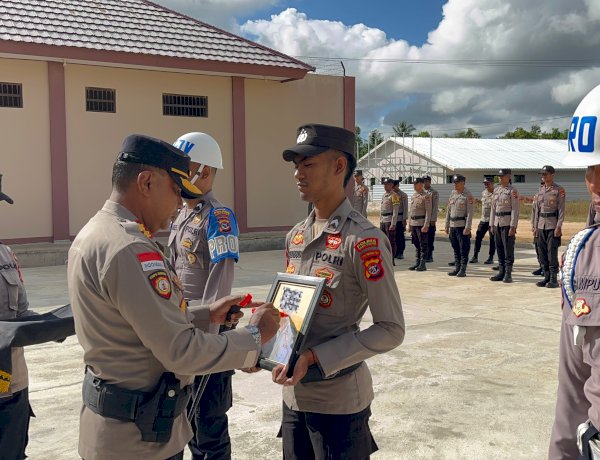 Polres Sabu Raijua Laksanakan Upacara PTDH Bagi Anggota Yang Melakukan Pelanggaran