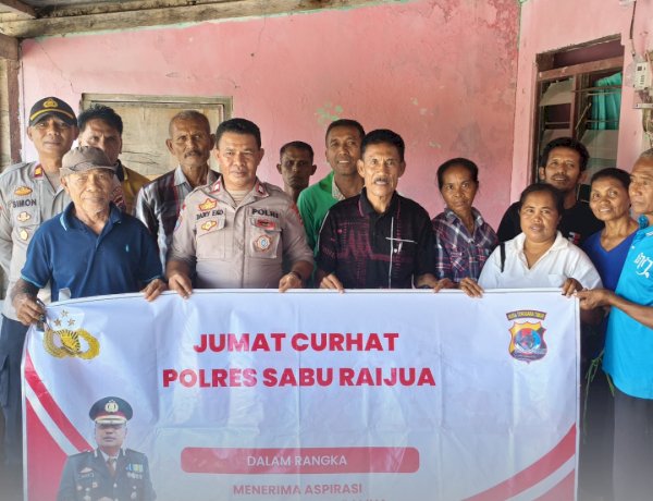 Kegiatan Jumat curhat Kapolres Sabu Raijua dengan masyarakat desa Persiapan Menia Timur
