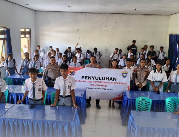 Sat Binmas Polres Sabu Raijua Gelar Penyuluhan Anti Bullying dan Kamtibmas di SMK 1 Sabu Barat