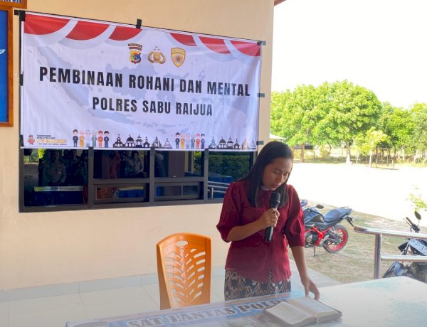 Polres Sabu Raijua Gelar Binrohtal, Pdt. Rosalin Radja Haba,S.Th Bekali Personil Nilai Moral dan Etika Polri
