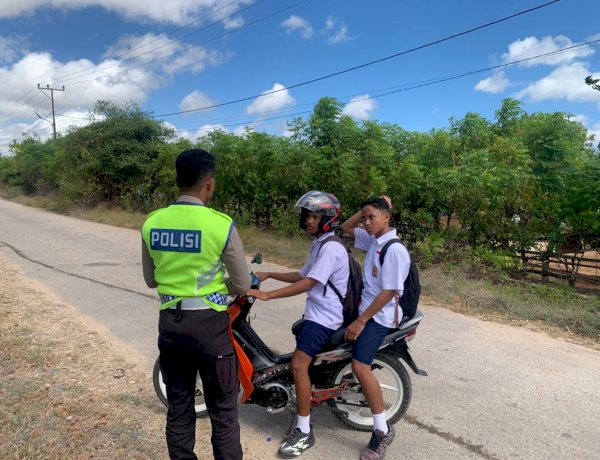 Sat Lantas Polres Sabu Raijua Laksanakan Kegiatan Patroli dan Himbauan Kamseltibcarlantas 