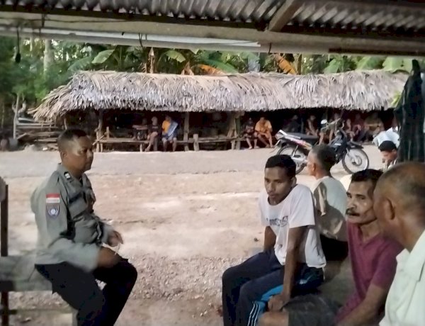 Problem Solving Humanis, Bhabinkamtibmas Polsek Hawu Mehara Berhasil Mediasi Permasalahan Polisi Tidur di Desa Tanajawa