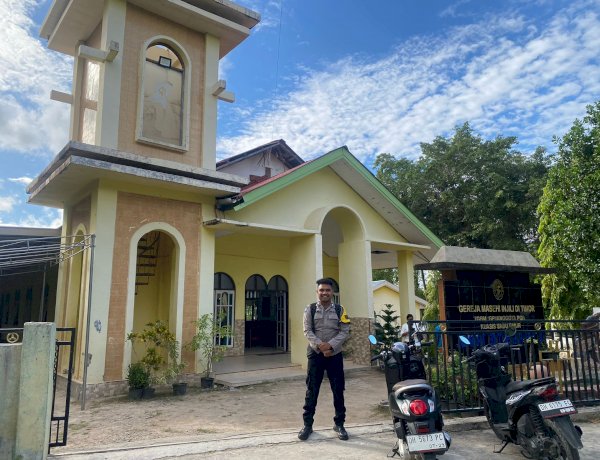 Bhabinkamtibmas Polres Sabu Raijua Hadir di Tengah Jemaat, Wujudkan Ibadah Aman dan Nyaman