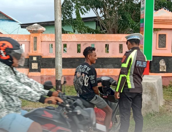 Polisi Hadir di Pagi Hari, Satlantas Polres Sabu Raijua Bantu Warga Ciptakan Jalan Aman dan Lancar