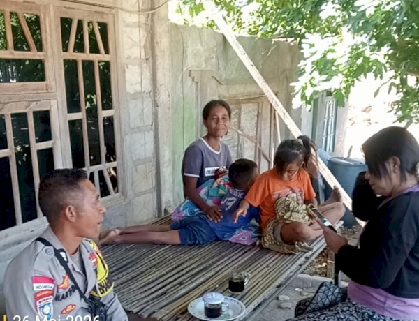 Polisi Ingatkan Warga Waspada Cuaca Ekstrem Saat Sambang Kamtibmas di Sabu Barat