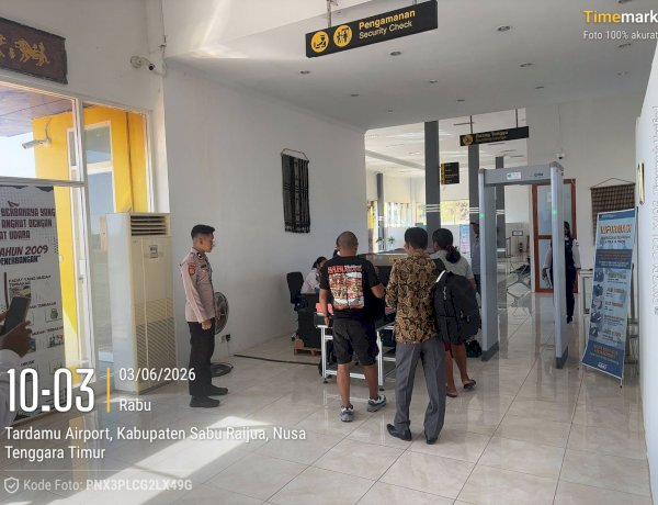 Sat Samapta Polres Sabu Raijua Amankan Kedatangan dan Keberangkatan Pesawat Susi Air di Bandara Tardamu