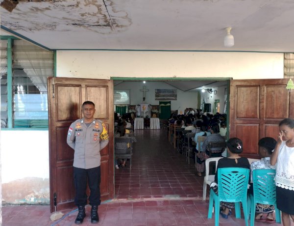 PENGAMANAN KEGIATAN IBADAH BERJALAN AMAN, POLSEK HAWU MEHARA PASTIKAN JEMAAT BERIBADAH DENGAN NYAMAN