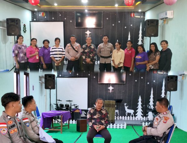 Humanis dan Edukatif, Sat Binmas Polres Sabu Raijua Hadir Berikan Pembinaan Kamtibmas kepada Jemaat GKKI Desa Keliha