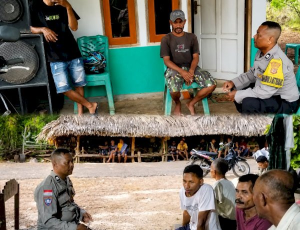 Bhabinkamtibmas Polres Sabu Raijua Sambangi Warga Desa Tanajawa, Ajak Jauhi Judi dan Miras Demi Kamtibmas Kondusif   