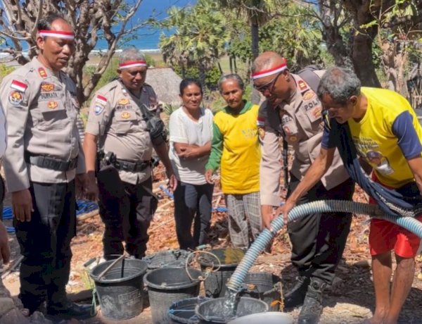 Peduli Kebutuhan Warga, Kapolsek Hawu Mehara Salurkan Bantuan Air Bersih di Desa Wadumedi