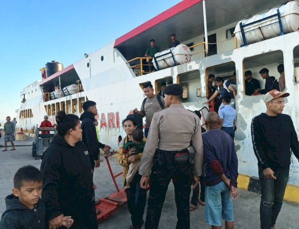 Pastikan Keamanan Penumpang, KP3 Laut Seba Barat Laksanakan Pengamanan Kapal Cantika Lestari 9C