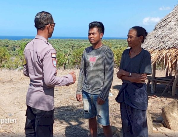 Bhabinkamtibmas Polsek Hawu Mehara Sambangi Warga Ramedue, Ajak Bersama Cegah Karhutla