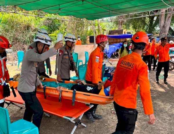 *Hari Ke-6 Pascagempa, Polri Terus Bergerak: Brimob dan Bantuan Logistik Konsisten Dikirim ke NTT*