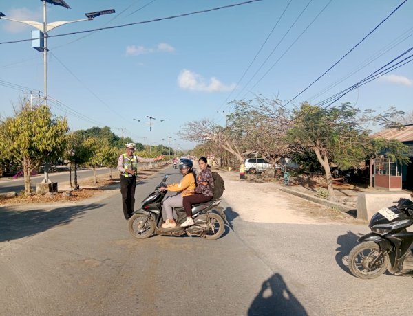 Hadir Sejak Pagi, Satlantas Polres Sabu Raijua Jaga Kelancaran dan Keselamatan Pengguna Jalan