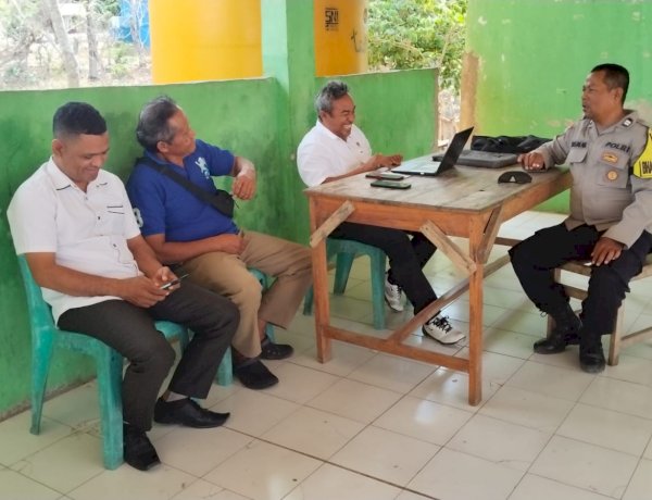 Polisi Sambangi Warga Tanajawa, Ingatkan Bahaya Judi dan Miras serta Kenalkan Layanan 110