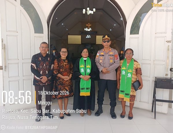 Minggu Kasih di Gereja Yeruel Seba Kota, Polsek Sabu Barat Ajak Jemaat Jaga Kamtibmas dan Tertib Berlalu Lintas