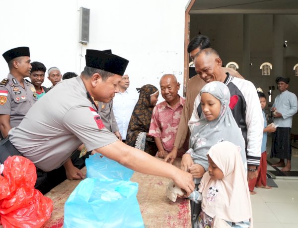 Kapolda NTT Gelar Jumat Keliling, Sapa Masyarakat, Sampaikan Pesan Kamtibmas dan Bagikan Jumat Berkah*