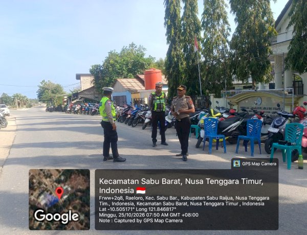 Wujudkan Ibadah Aman dan Nyaman, Kapolres Sabu Raijua Bersama Sat Lantas Hadir di Gereja Yeruel Seba Kota