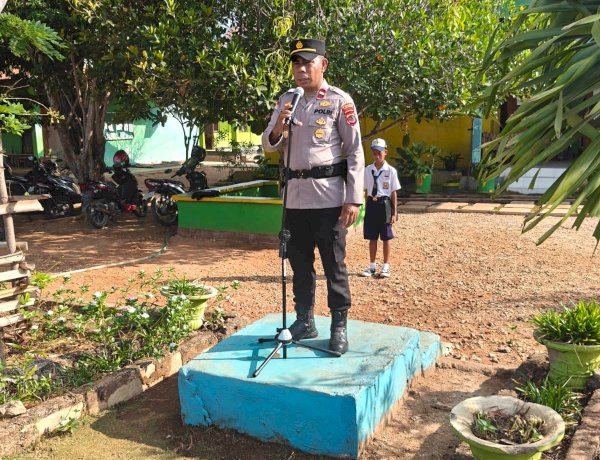 Pollri Peduli Pendidikan, Kapolsek Sabu Timur Ajak Pelajar SMPN 1 Sabu Tengah Stop Bullying