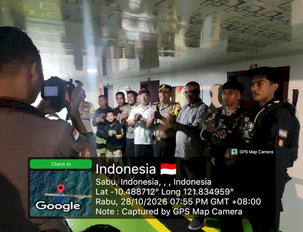 Pastikan Pelabuhan Aman, Kapolres Sabu Raijua Turun Langsung Sambangi Calon Penumpang Kapal Cantika 9E