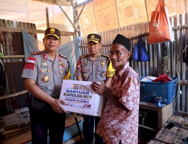 Kapolda NTT Irjen Pol. Reza Arief Dewanto Sambangi Warga Terdampak Gempa di Manggarai Barat, Salurkan Bantuan Kemanusiaan