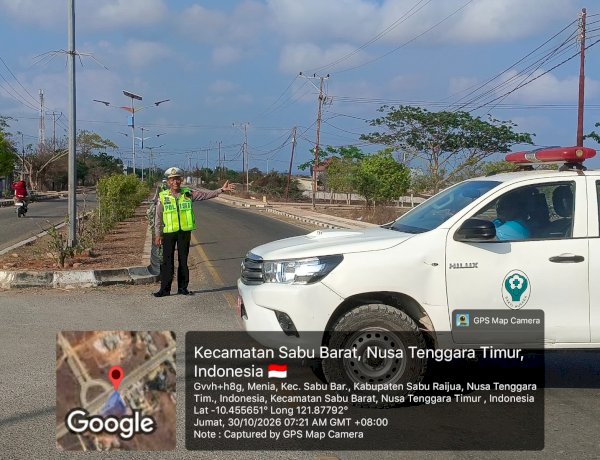 Saat Masyarakat Memulai Aktivitas, Polisi Hadir Menjaga Keselamatan di Jalan