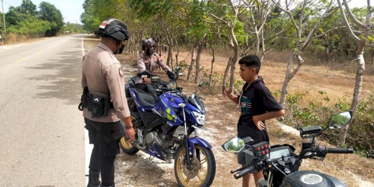 Sat Samapta Polres Sabu Raijua Menjaga Situasi Kamtibmas tetap kondusif aman dengan Patroli Siang